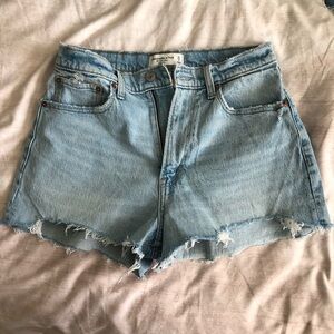 Abercrombie & Fitch the Mom Shorts high rise